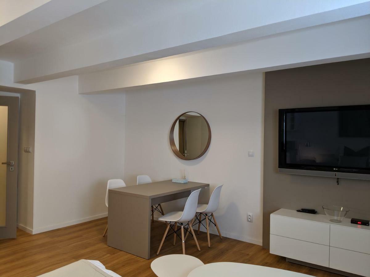 Ap 1 - Apartments 4U Brezinova "Overnight Simply" Hradec Králové Buitenkant foto