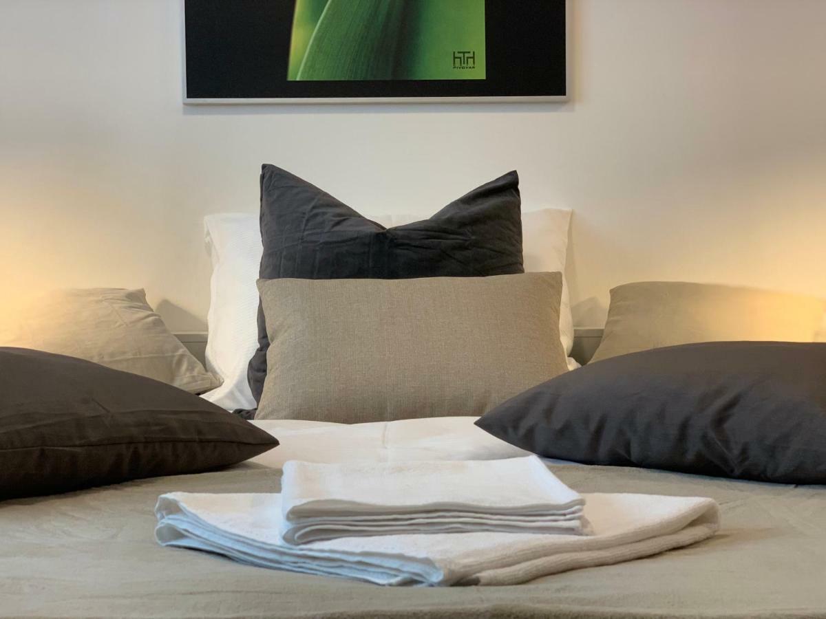 Ap 1 - Apartments 4U Brezinova "Overnight Simply" Hradec Králové Buitenkant foto