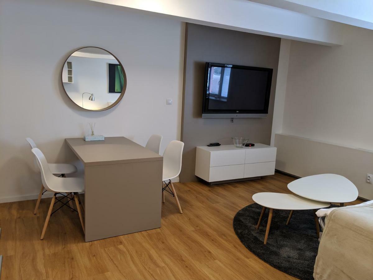 Ap 1 - Apartments 4U Brezinova "Overnight Simply" Hradec Králové Buitenkant foto