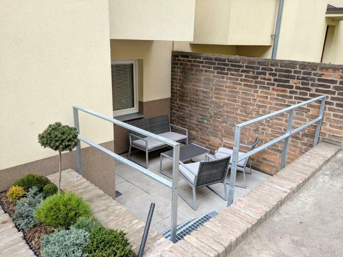Ap 1 - Apartments 4U Brezinova "Overnight Simply" Hradec Králové Buitenkant foto