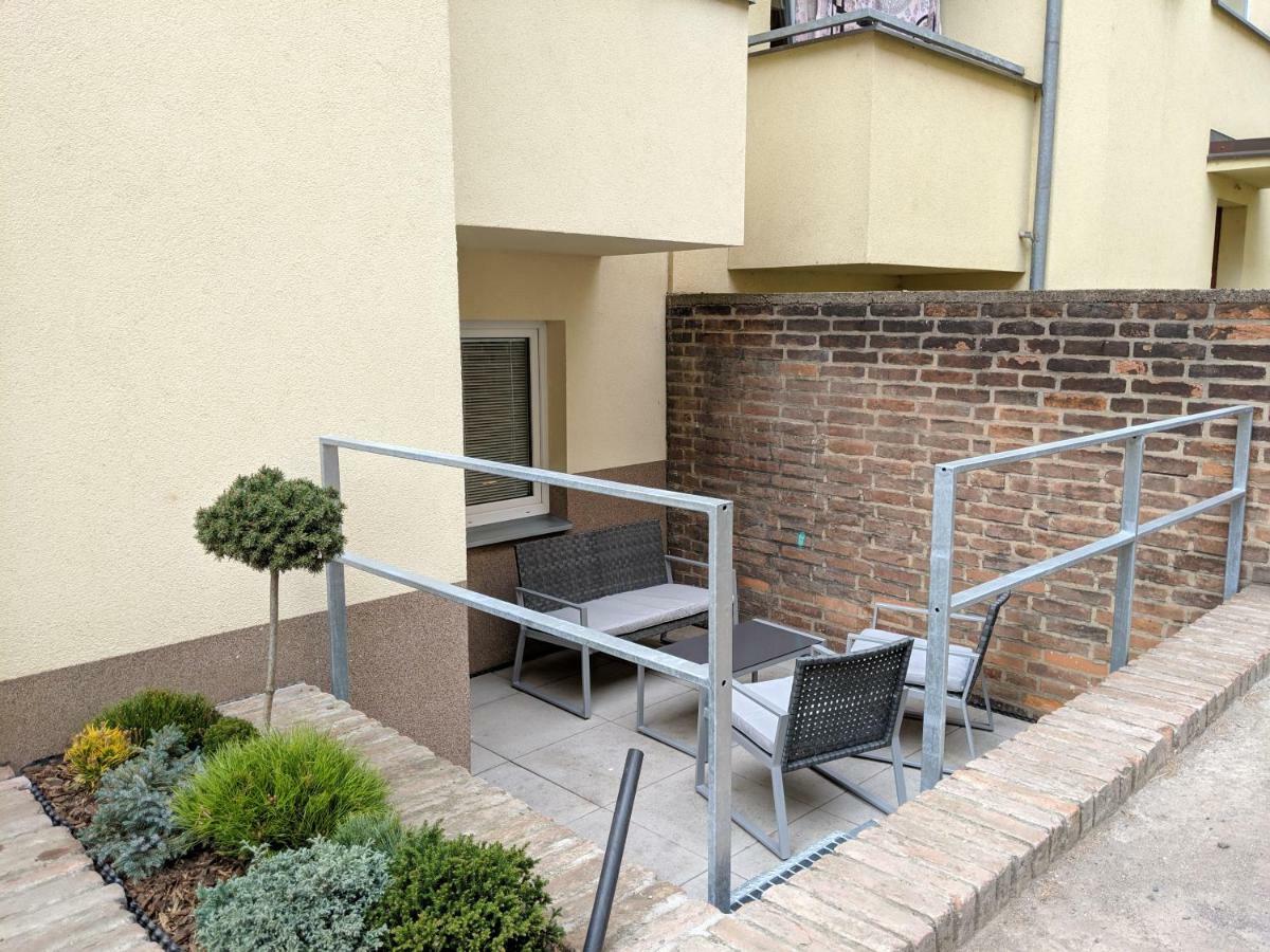 Ap 1 - Apartments 4U Brezinova "Overnight Simply" Hradec Králové Buitenkant foto