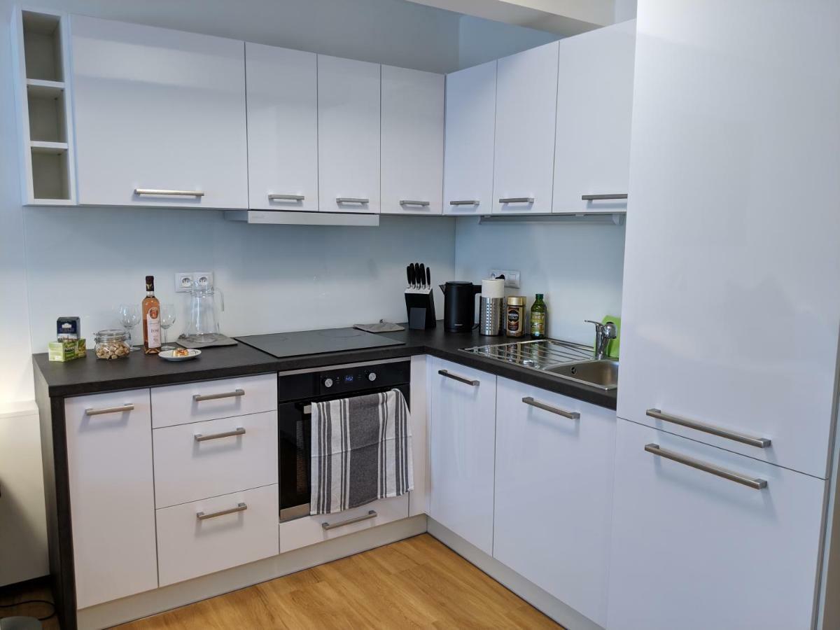 Ap 1 - Apartments 4U Brezinova "Overnight Simply" Hradec Králové Buitenkant foto