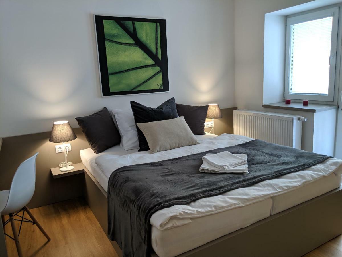 Ap 1 - Apartments 4U Brezinova "Overnight Simply" Hradec Králové Buitenkant foto