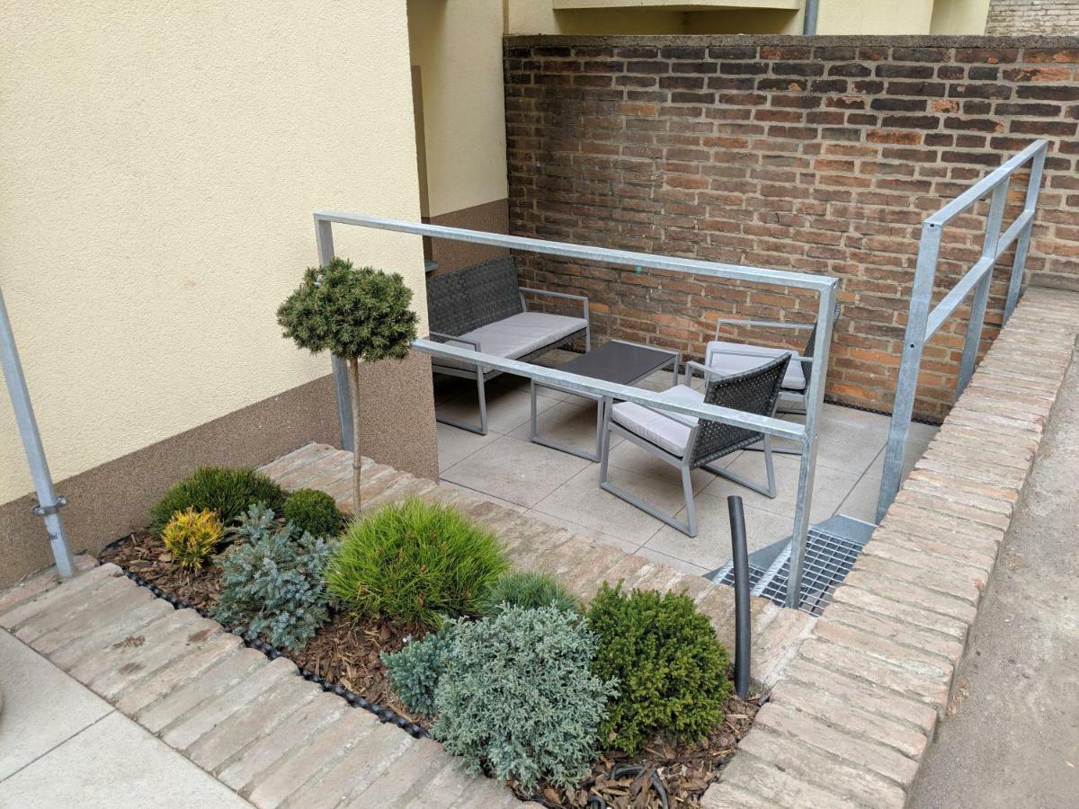 Ap 1 - Apartments 4U Brezinova "Overnight Simply" Hradec Králové Buitenkant foto