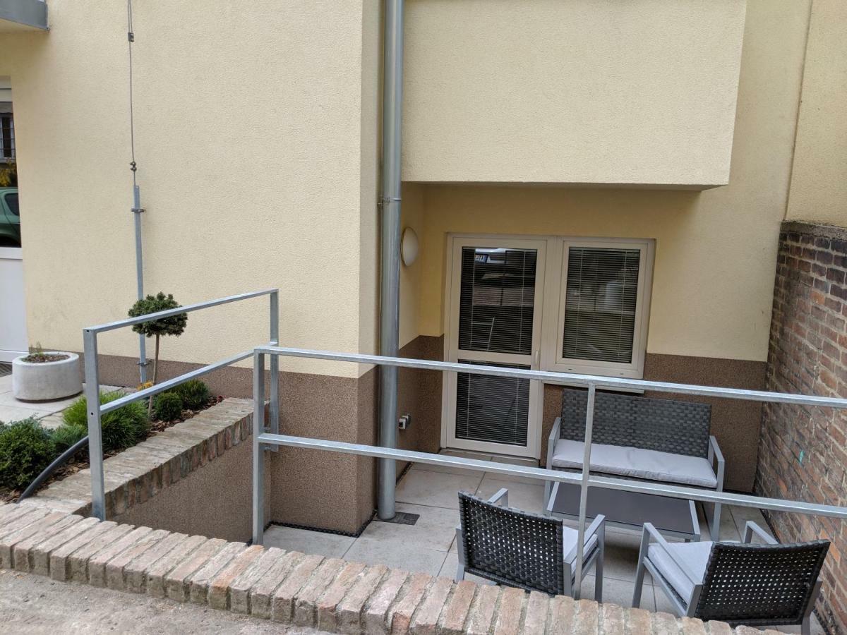 Ap 1 - Apartments 4U Brezinova "Overnight Simply" Hradec Králové Buitenkant foto