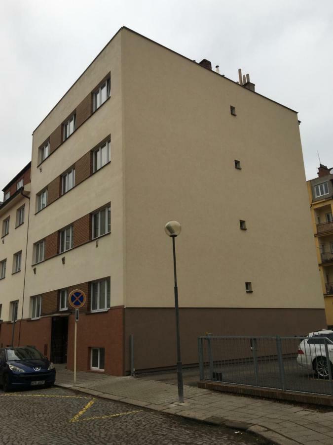 Ap 1 - Apartments 4U Brezinova "Overnight Simply" Hradec Králové Buitenkant foto