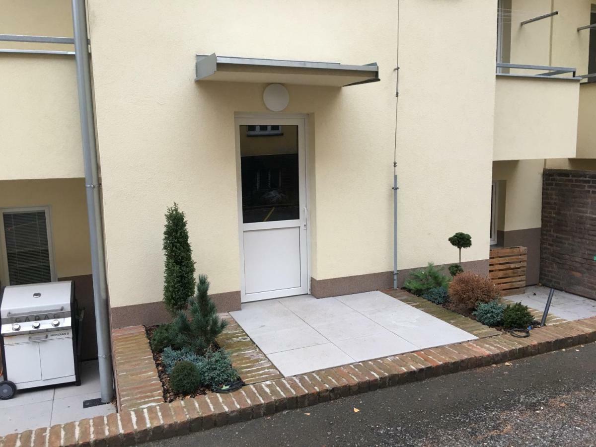 Ap 1 - Apartments 4U Brezinova "Overnight Simply" Hradec Králové Buitenkant foto
