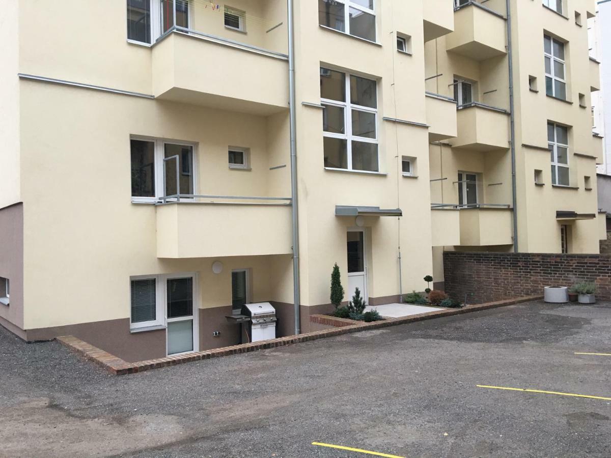 Ap 1 - Apartments 4U Brezinova "Overnight Simply" Hradec Králové Buitenkant foto