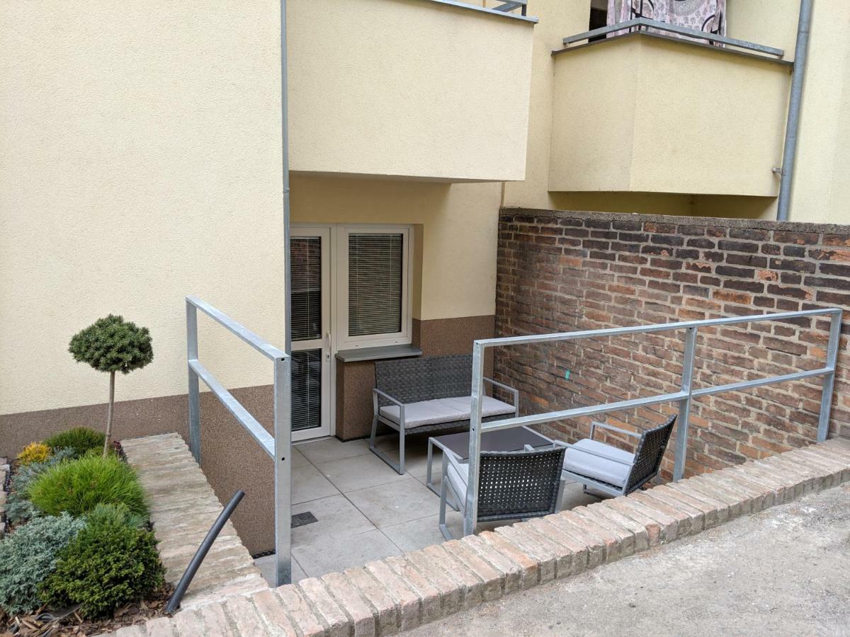 Ap 1 - Apartments 4U Brezinova "Overnight Simply" Hradec Králové Buitenkant foto